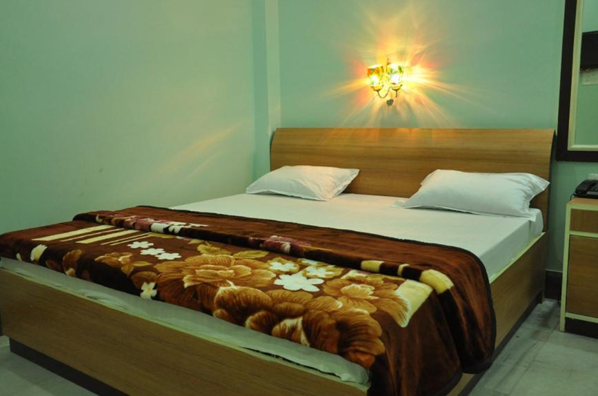 Hotel Kiran Palace Varanasi Quarto foto