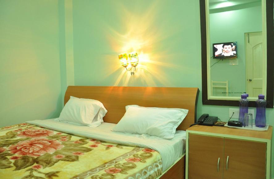 Hotel Kiran Palace Varanasi Quarto foto