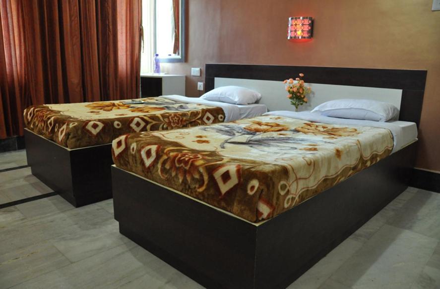 Hotel Kiran Palace Varanasi Quarto foto